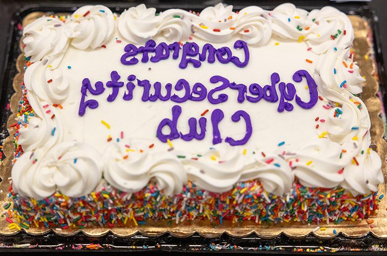 网络安全俱乐部祝贺蛋糕